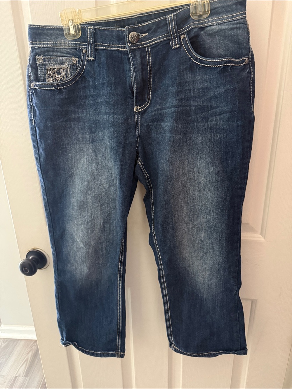 Women’s Dark Blue Denim Capri Jeans
